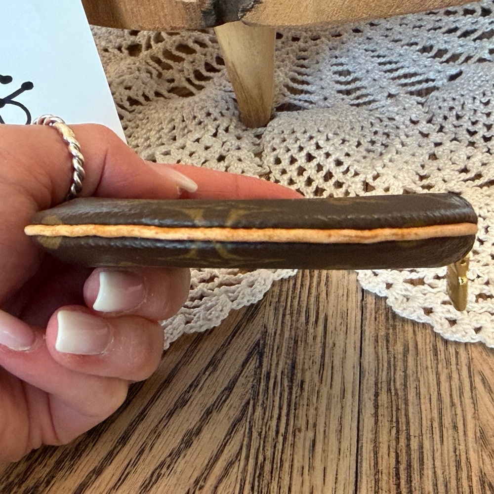 Louis Vuitton Monogram Round Coin Purse - Picture 6 of 8